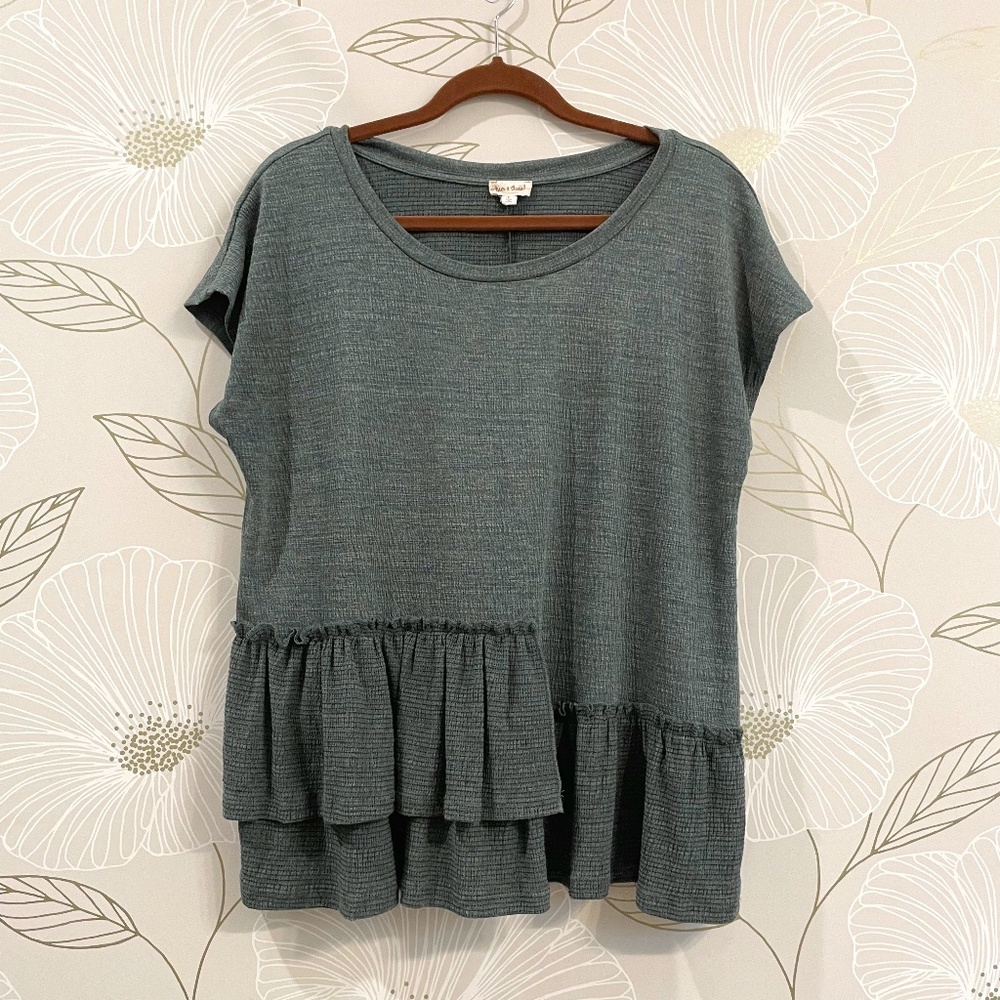 HEM & THREAD Women's Size Large Gray Cap Sleeve Top with Ruffled Hem